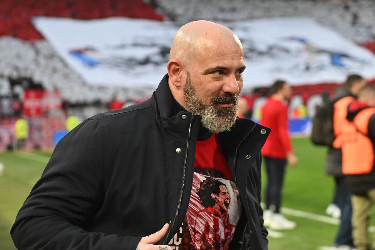  Dejan Stanković u majici sa likom Siniše Mihajlovića na vječitom derbiju 