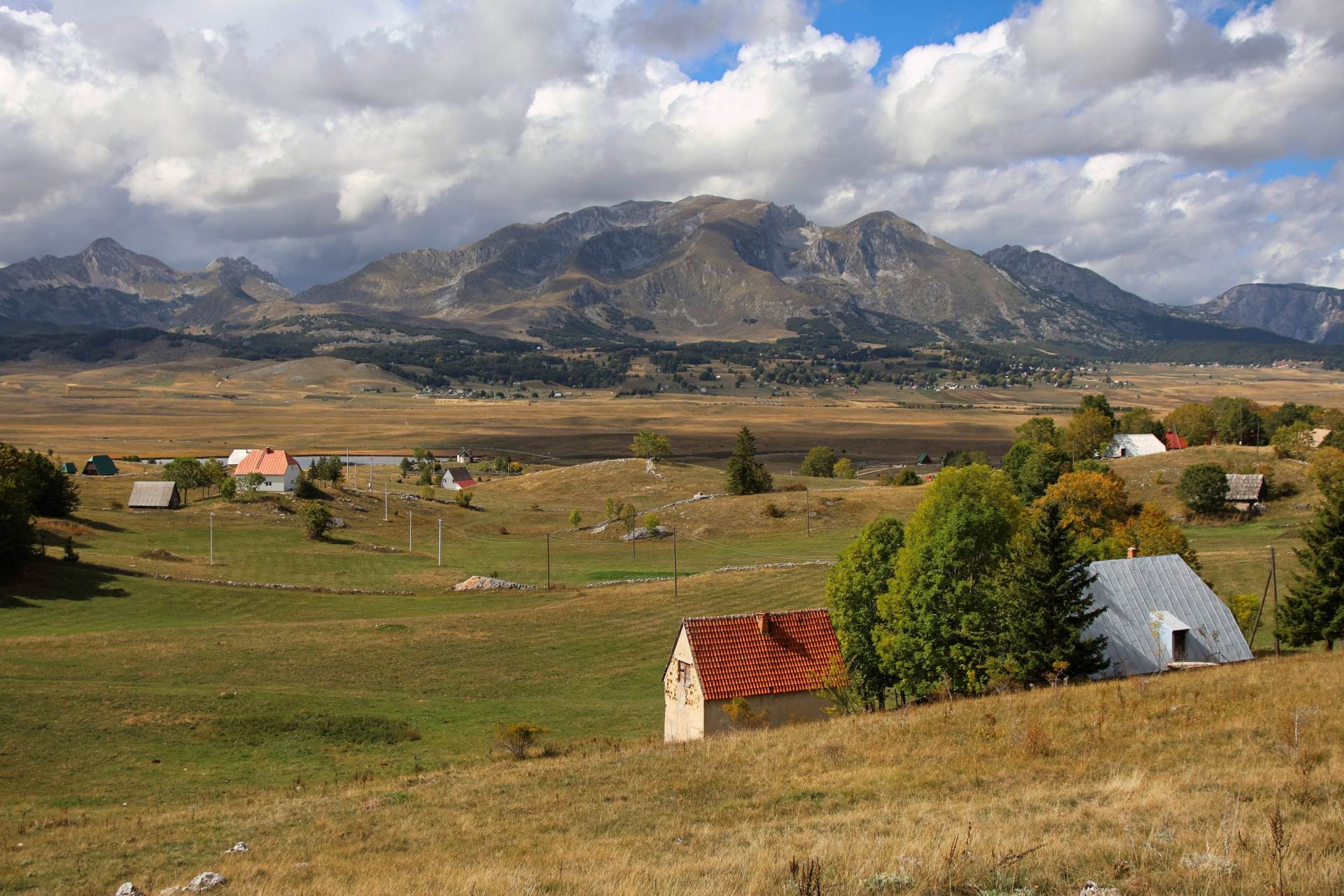  Mještani sela Svrčuge putuju renoom 4 u Pariz zbog rasvjete 