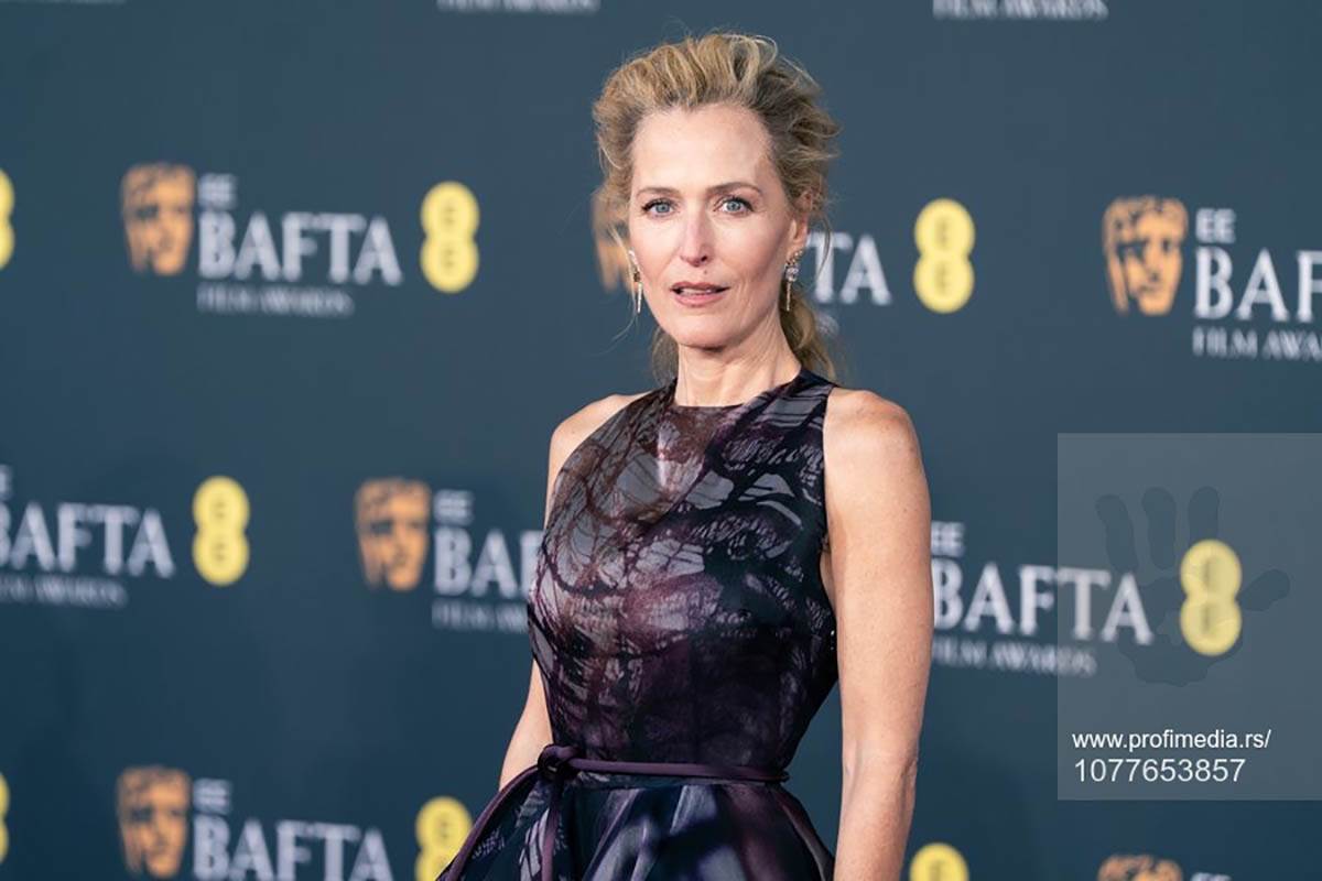  Džilijen Anderson u haljini srpske dizajnerke Roksande Ilinčić 