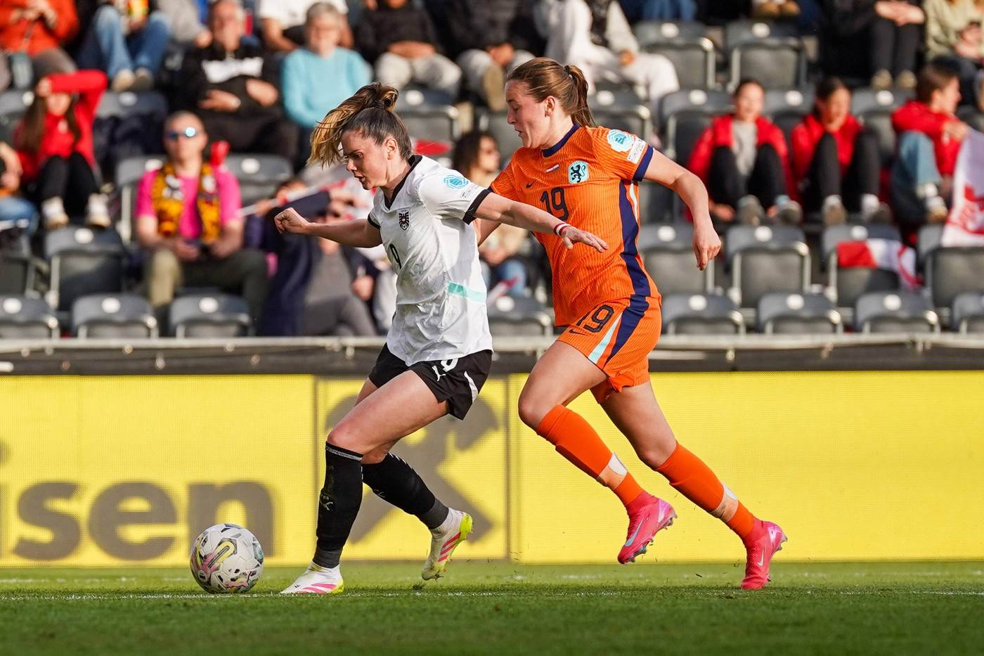  funkcioner zenskog fudbalskog kluba snimao igracice 