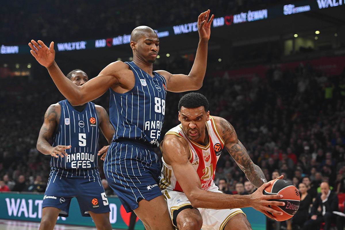  Efes smijenio sportskog direktora  