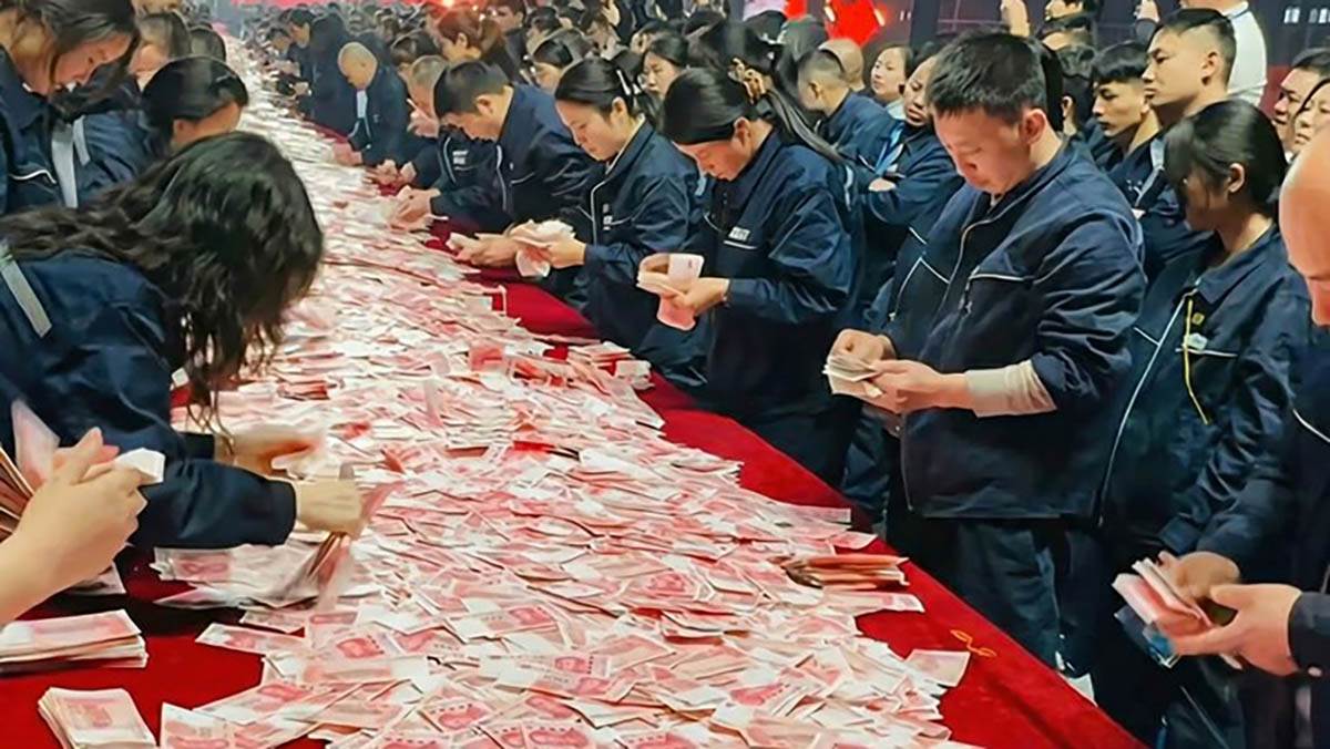  Direktor kineske firme radnicima podijelio 22 miliona evra 