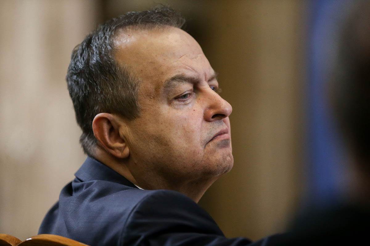  Ivica Dačić se oglasio iz bolnice 