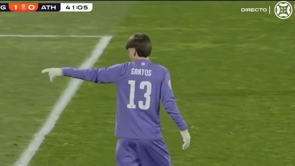  Bizaran gol u Španiji: Golman uzalud pokazivao sudiji zašto nije mogao da odbrani 