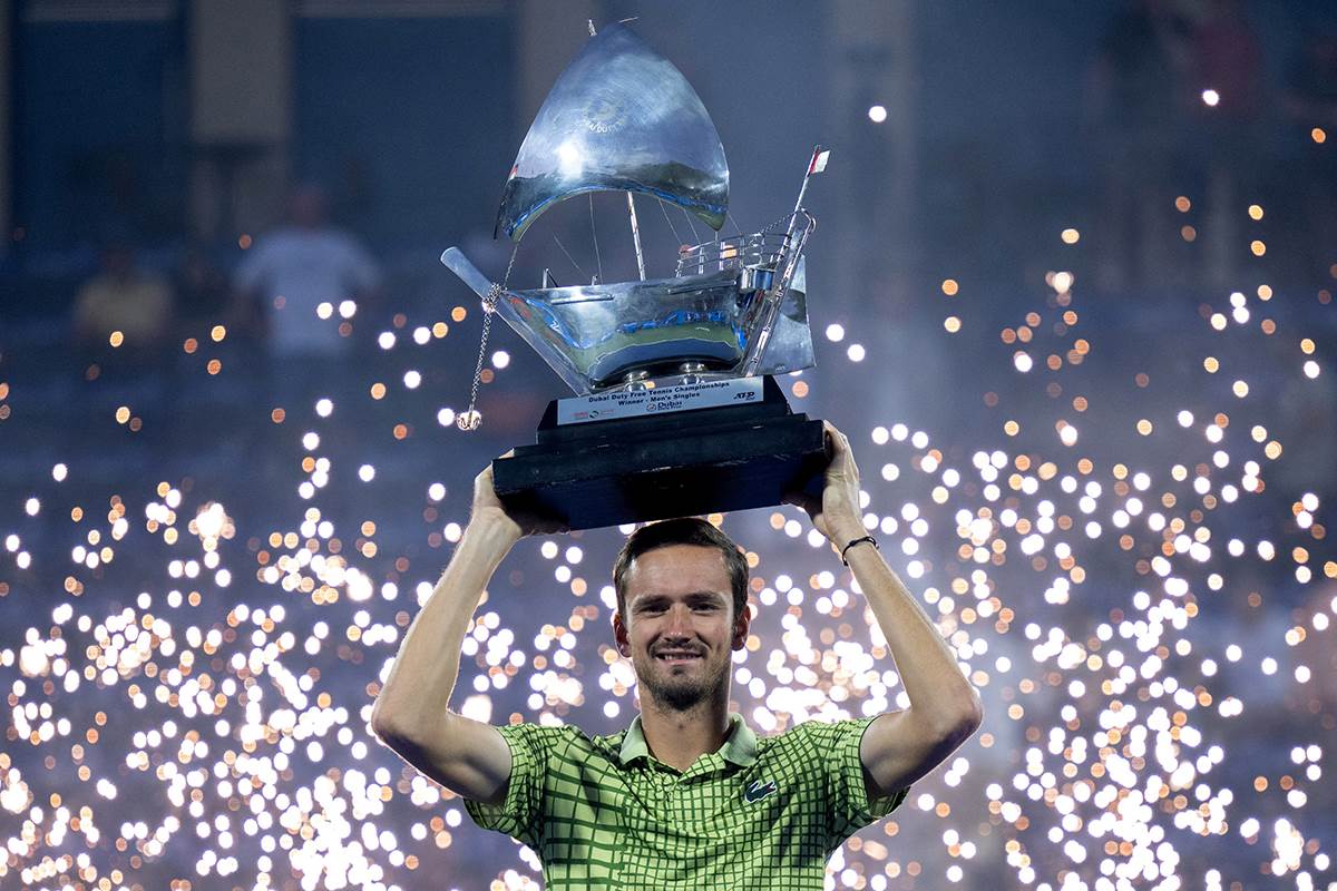  Danil medvedev zarobljen u dubaiju a igra turnir u sad 