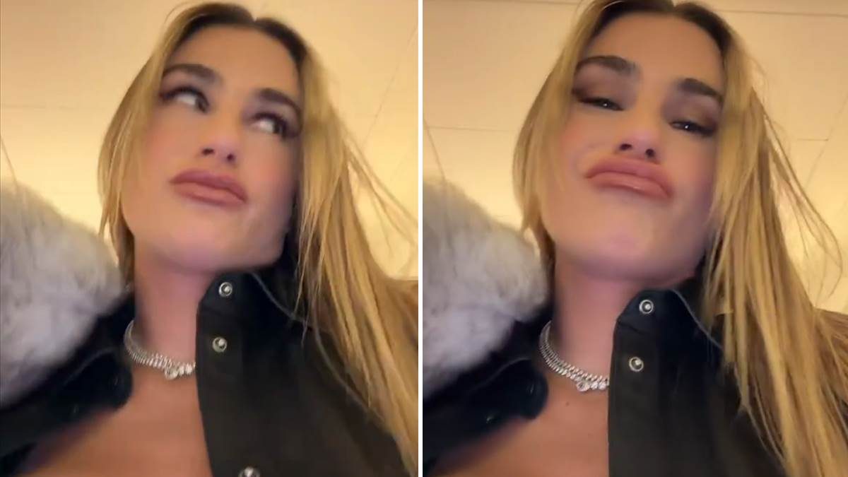  Dekolte Arine Sabalenke 