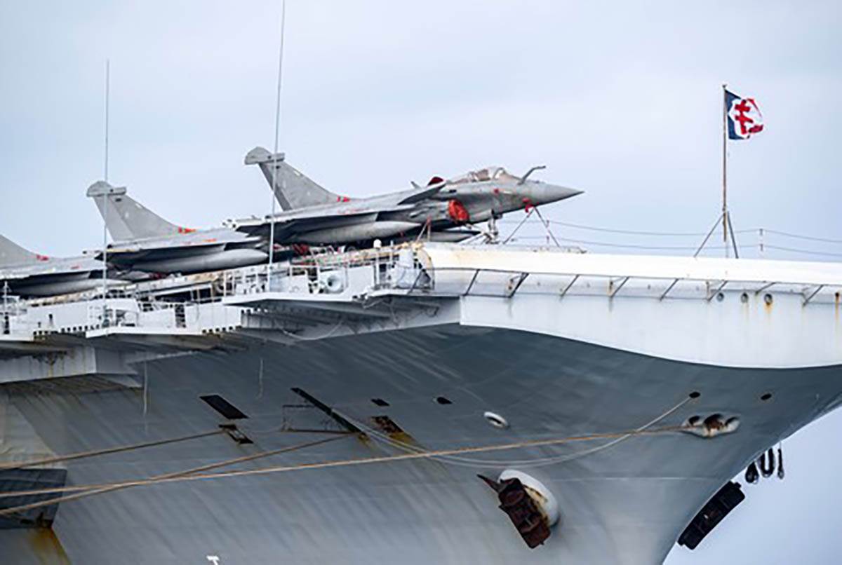  Makron otkrio novi nosač aviona 