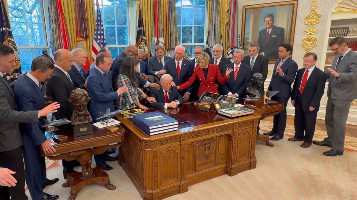  Grupna molitva za Donalda Trampa 