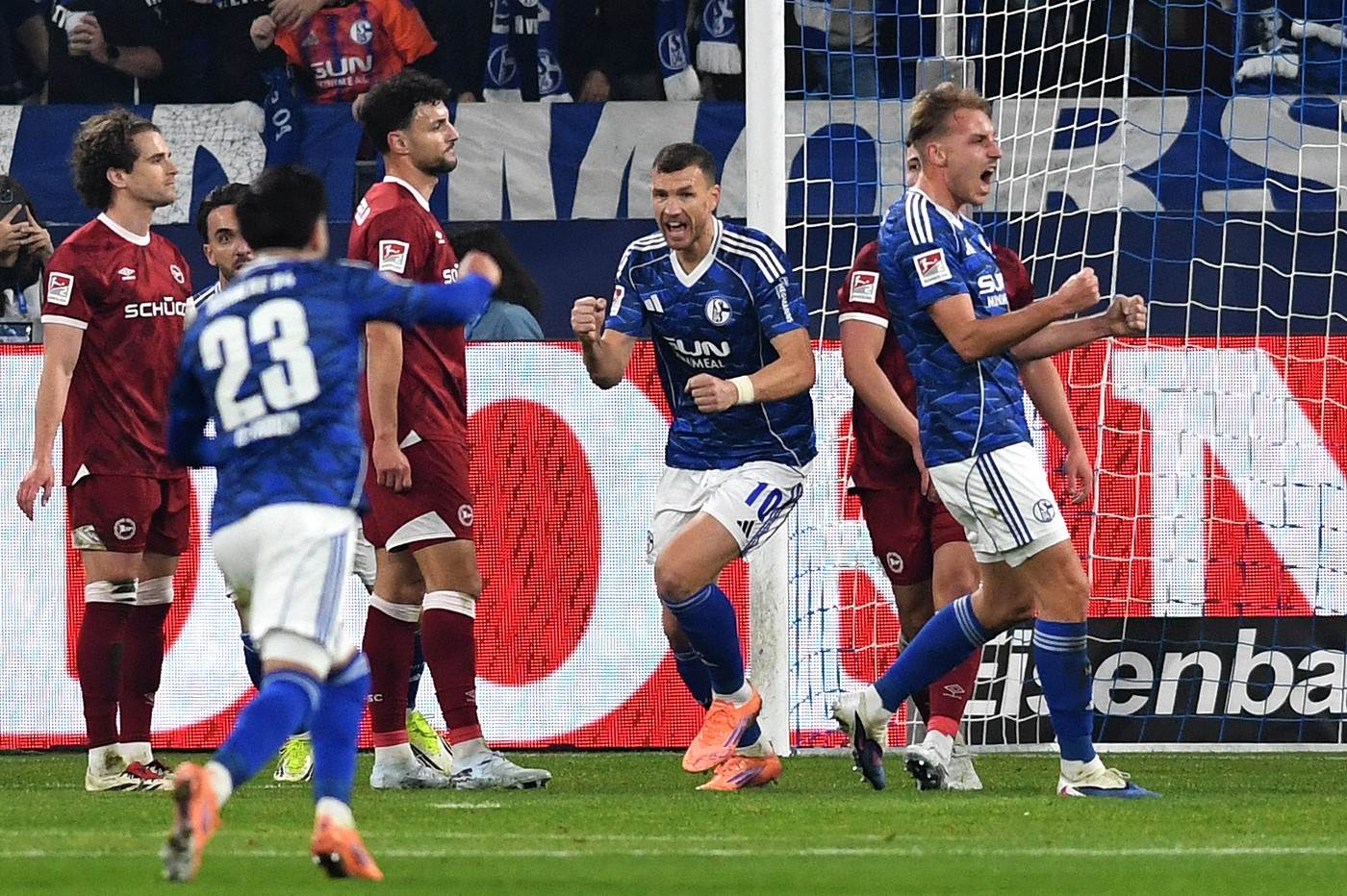  Edin Džeko gol na utakmici Šalke Arminija 