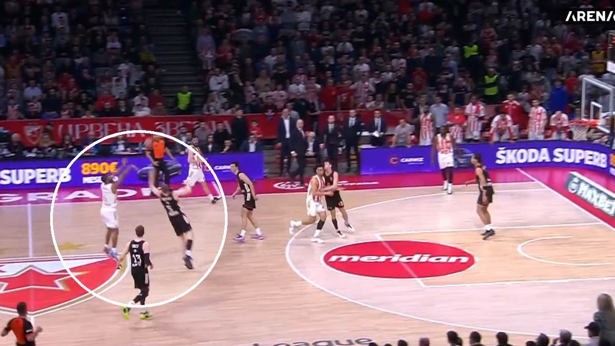  Crvena zvezda Bajern trojka Batlera sa pola terena  