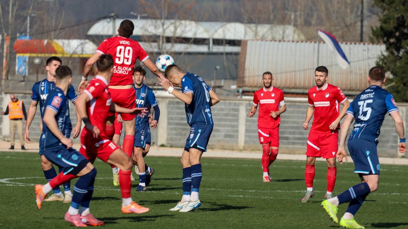  Navijače Željezničara u Doboju dočekala tribina premazana svinjskom mašću
 