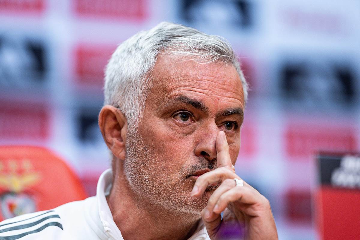  Crvena zvezda i Benfika žele Filipa Kostića  