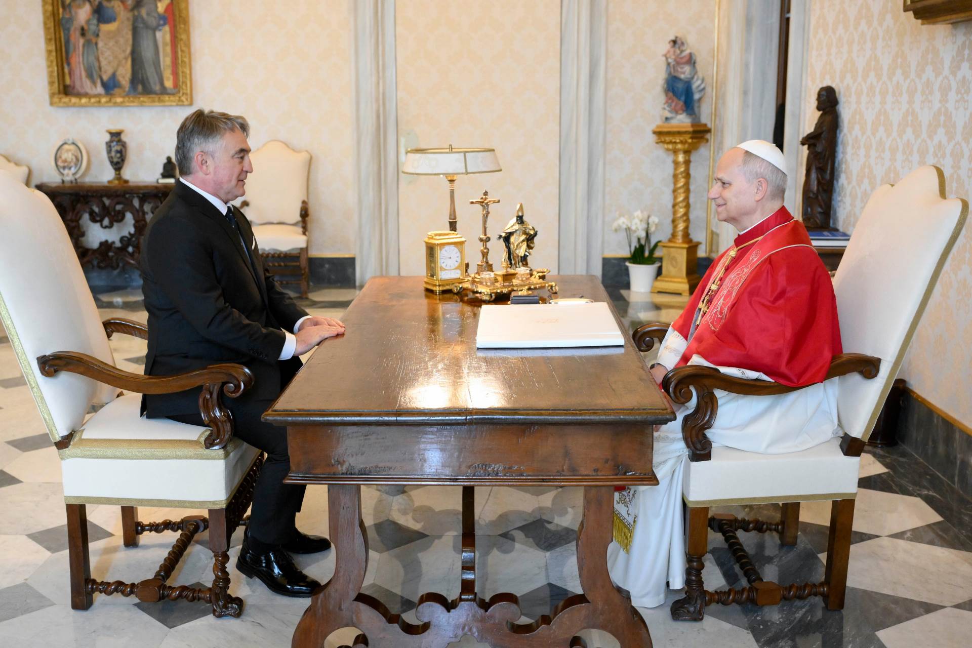  Komšić - papa Lav XIV (© Vatican Media) (1).jpeg 