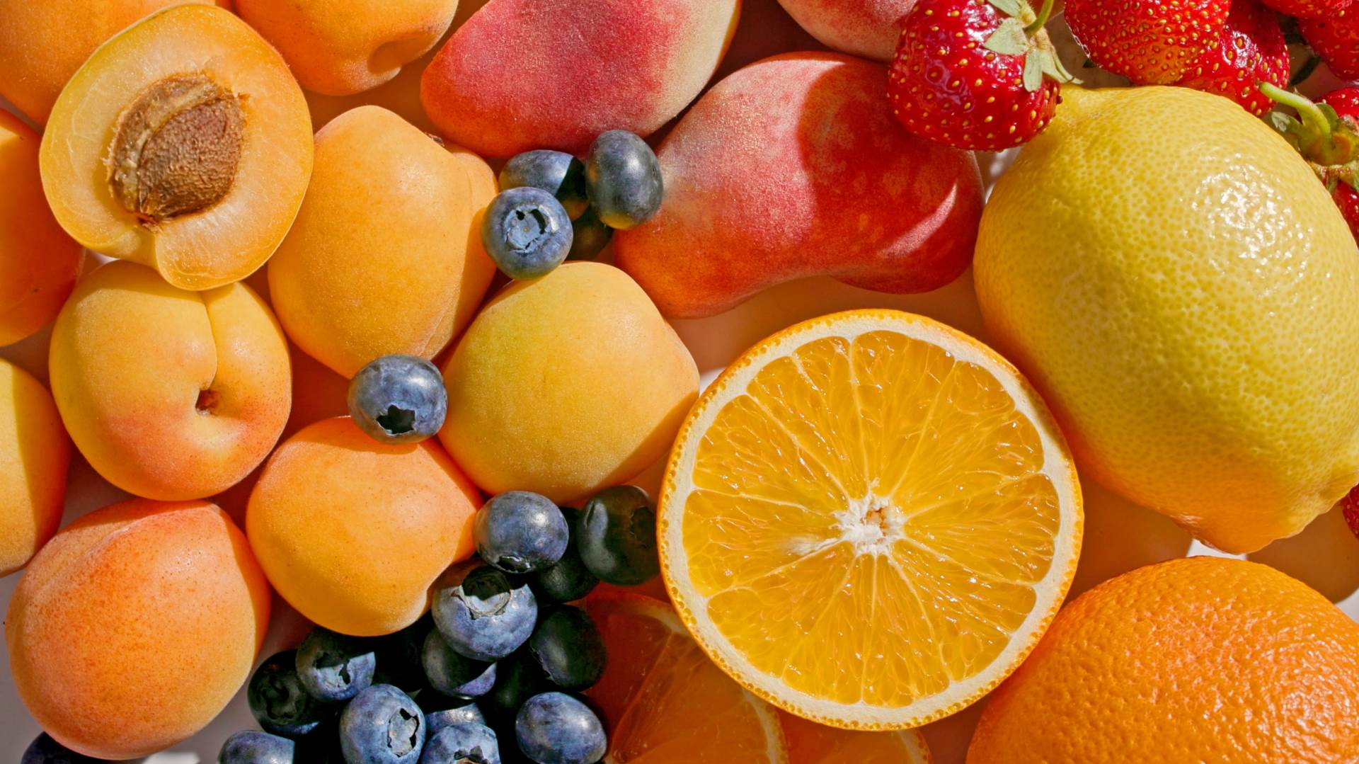  Iako je voće zdravo, neke vrste sadrže znatno više prirodnog šećera od drugih. Evo koje voće ima naj 