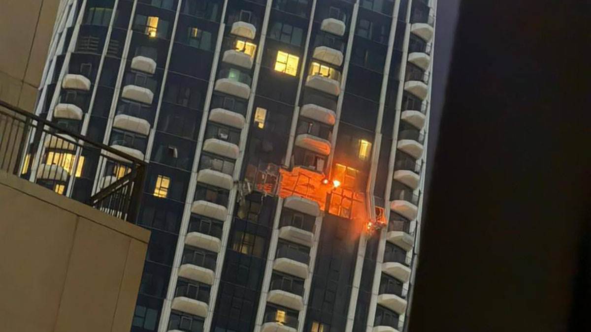  Misteriozni dron pogodio neboder u Dubaiju 