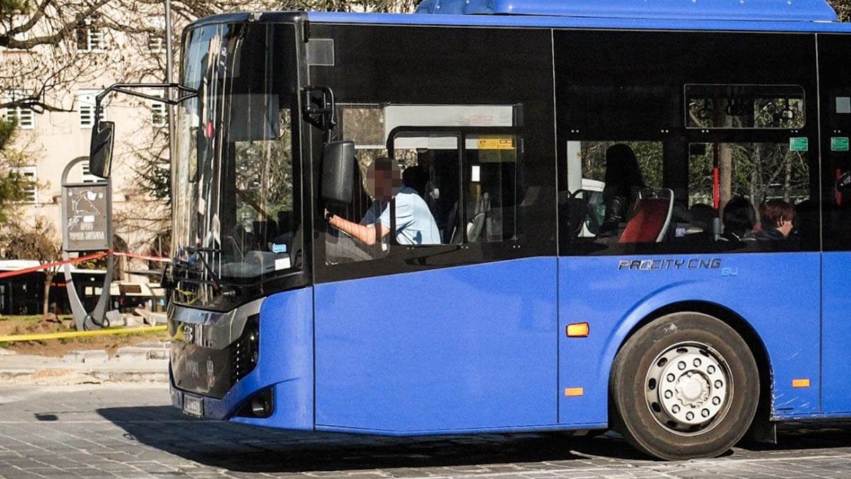  Tragedija u Beogradu: Žena umrla tokom vožnje autobusom 