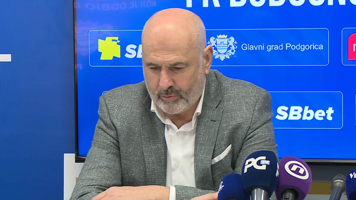  grof bozovic gledao kako navijaci skidaju dresove njegovim igracima 