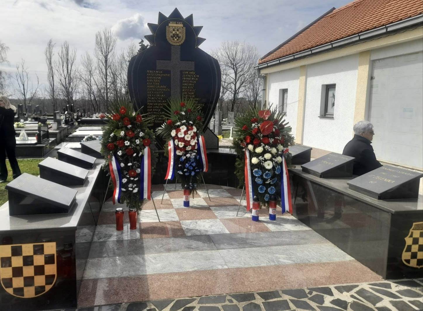  Pero Đurić tvrdi da su vijenci ponovo položeni na ustaški spomenik u Modranu 