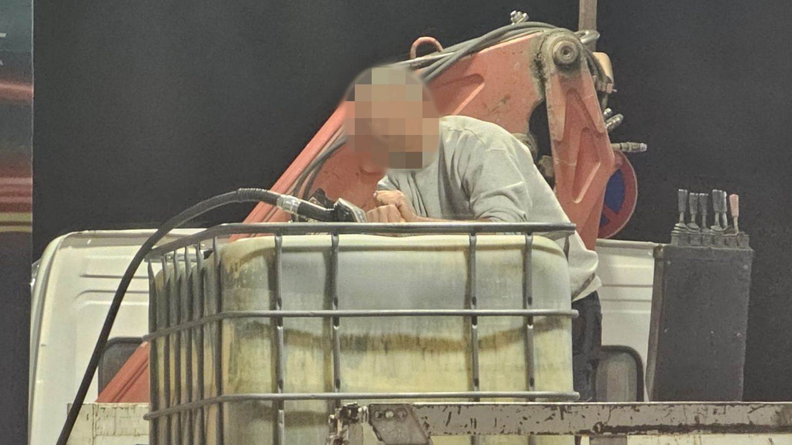  Scena u Dalmaciji: Natočio gorivo u džinovski rezervoar 