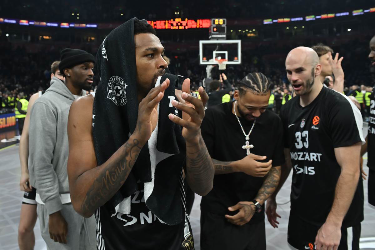  Karlik Džouns o Niku Kalatesu i Sterlingu Braunu 