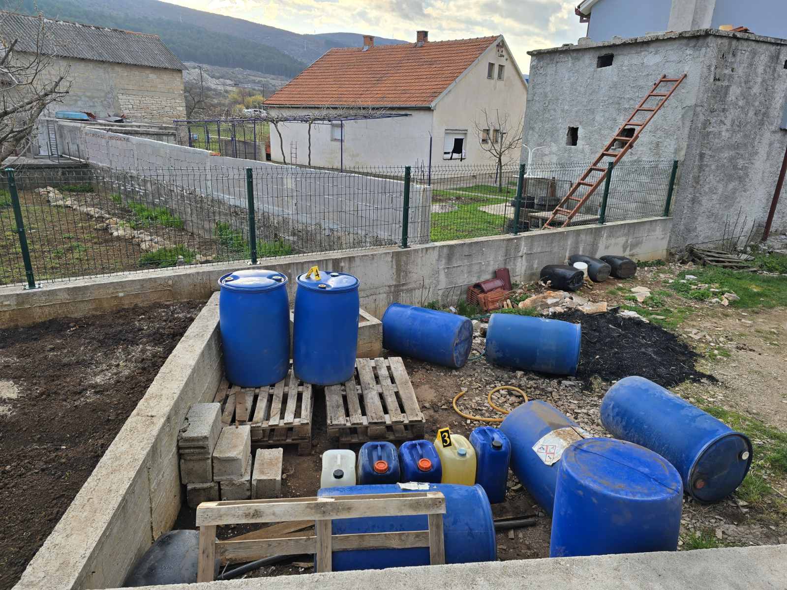  Hapšenja u Gacku i Bileći, oduzeto gorivo i cigarete 