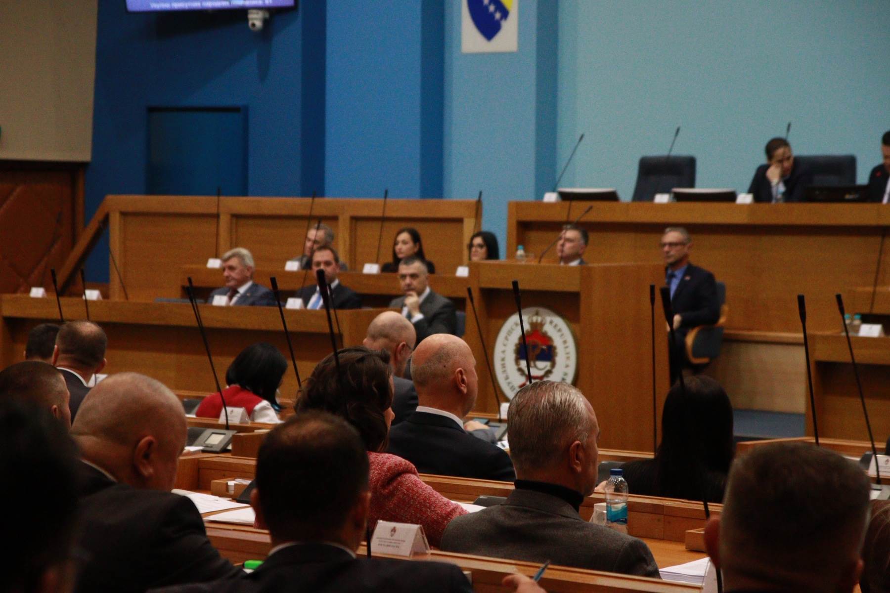  Rasprava između vlasti i opozicije o platama 