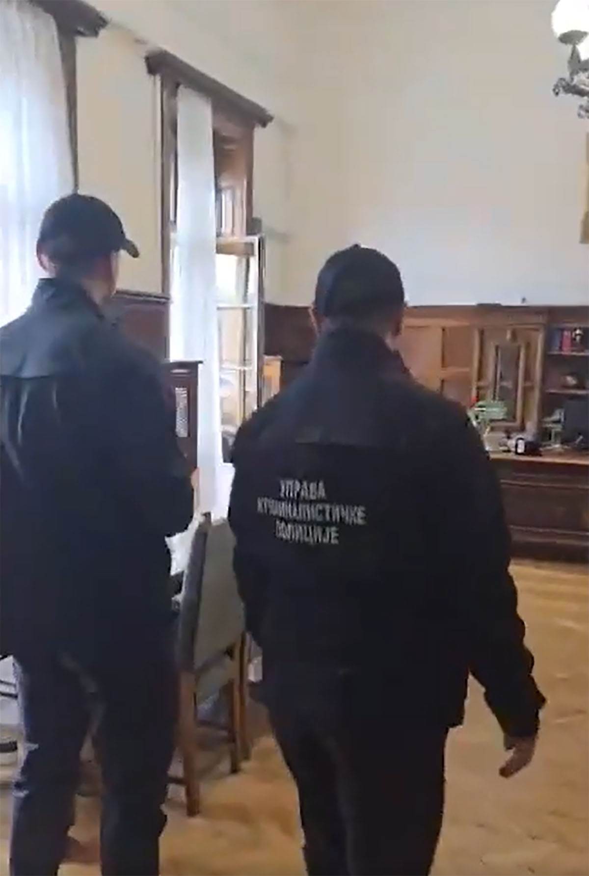  Pripadnici UKP po nalogu VJT ušli u zgradu Rektorata 