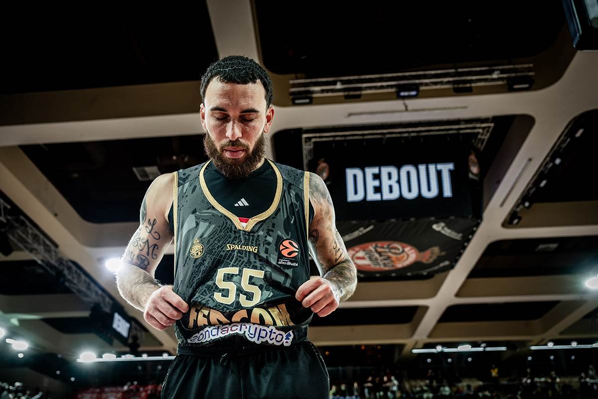  Majk Džejms ide u Barselonu 