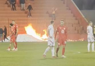  Prekid na derbiju Velež Zrinjski vatrogasci gasili požar 