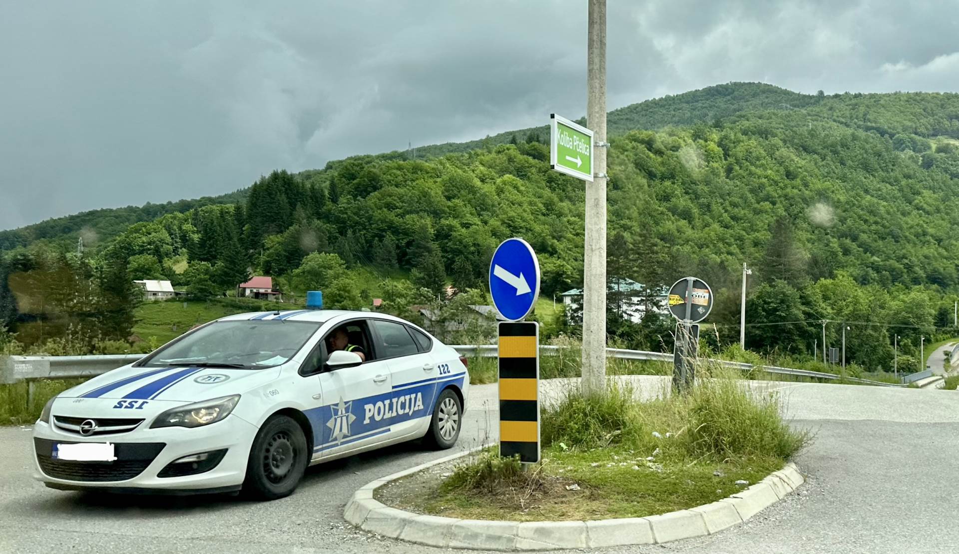  Akcija policije u Nikšiću i Herceg Novom: Uhapšen službenik Uprave policije zbog davanja novca na ka 