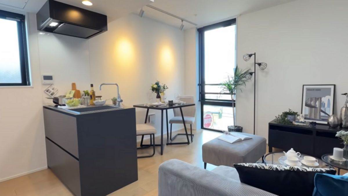  Mali stan od 32 kvadrata sa odvojenom spavaćom sobom 