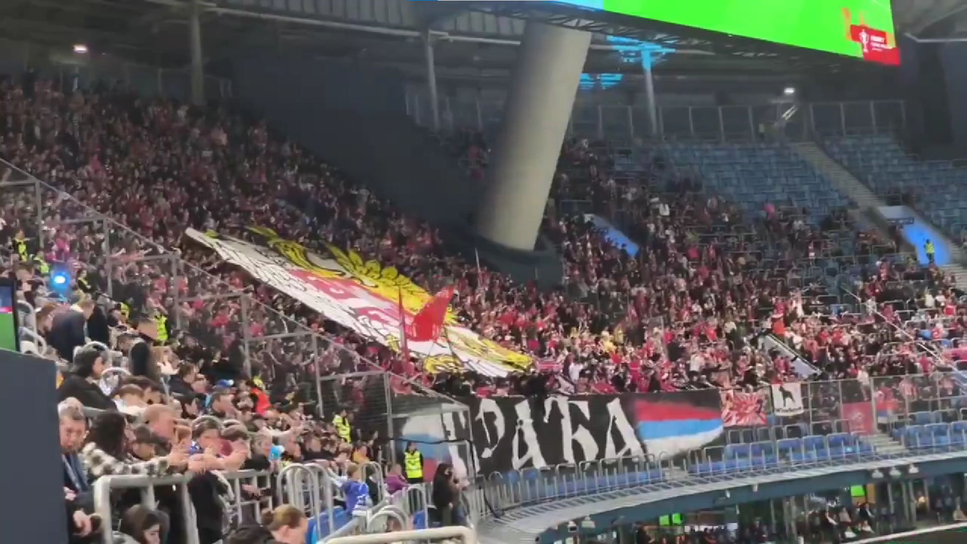  Skandiranje Kosovo Srbija na ruskom derbiju 