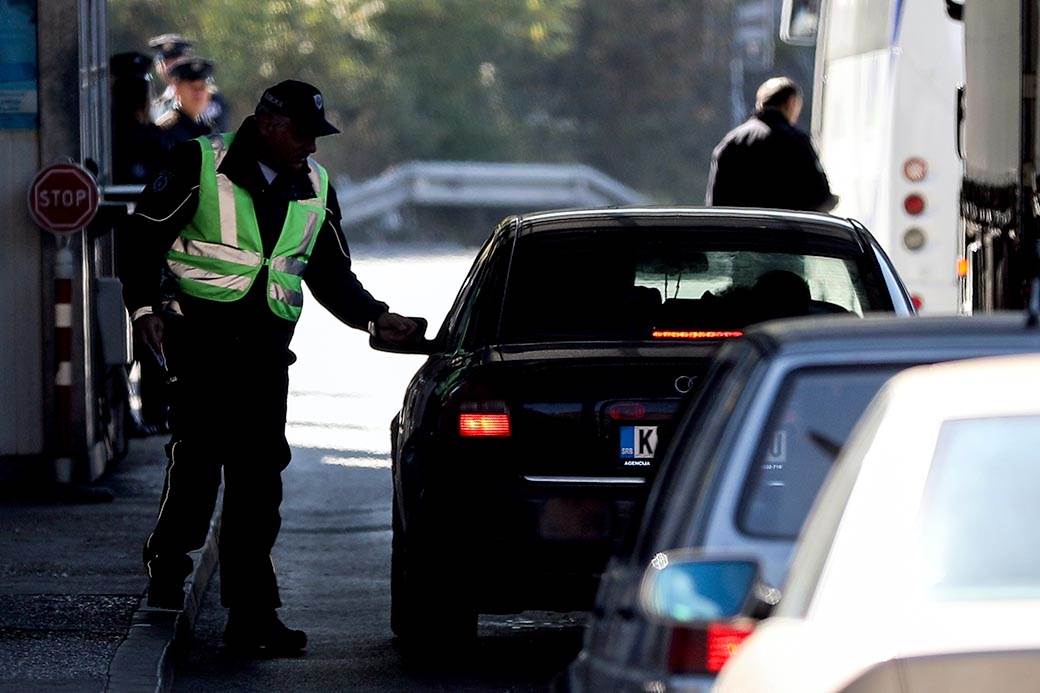  Skoro 300 djece zarobljeno 10 sati na granici: Potpuni kolaps na Batrovcima zbog novog sistema ulaska u EU 