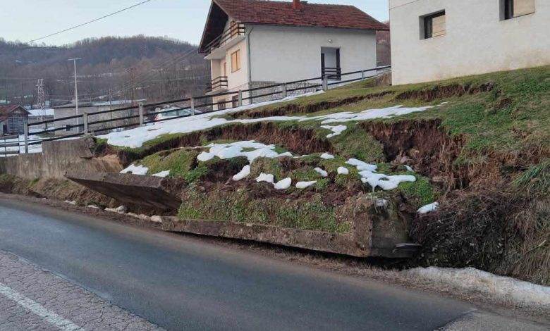  Klizište u Gračanici ugrožava porodičnu kuću 