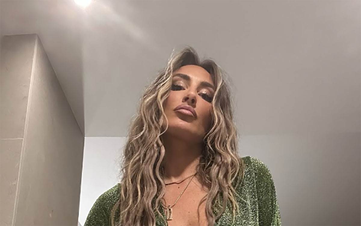  gola senidah selfi iz tuš kabine 