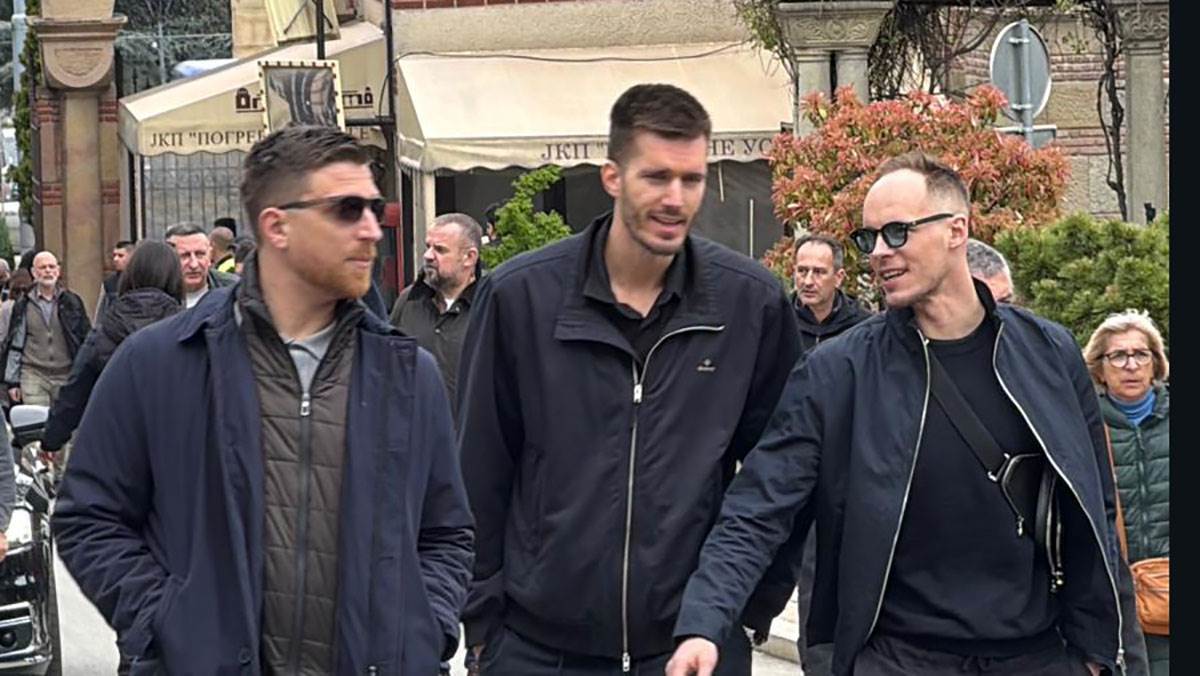  Filip Petrušev na sahrani Duška Vujoševića 