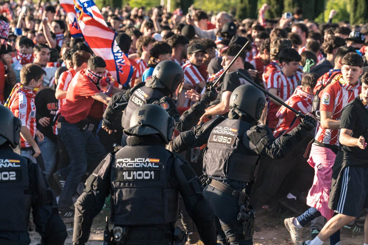  Tuča navijača Atletiko Madrida i policije 