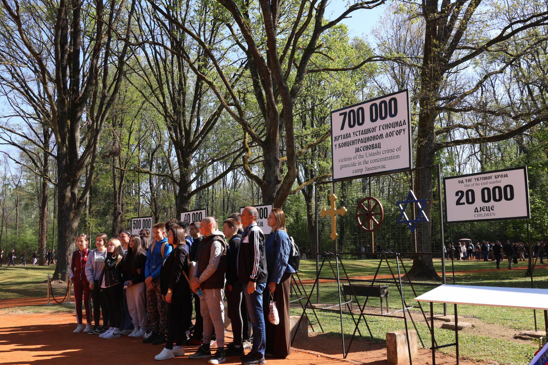  Građani pristižu da se poklone jasenovačkim stradalnicima 