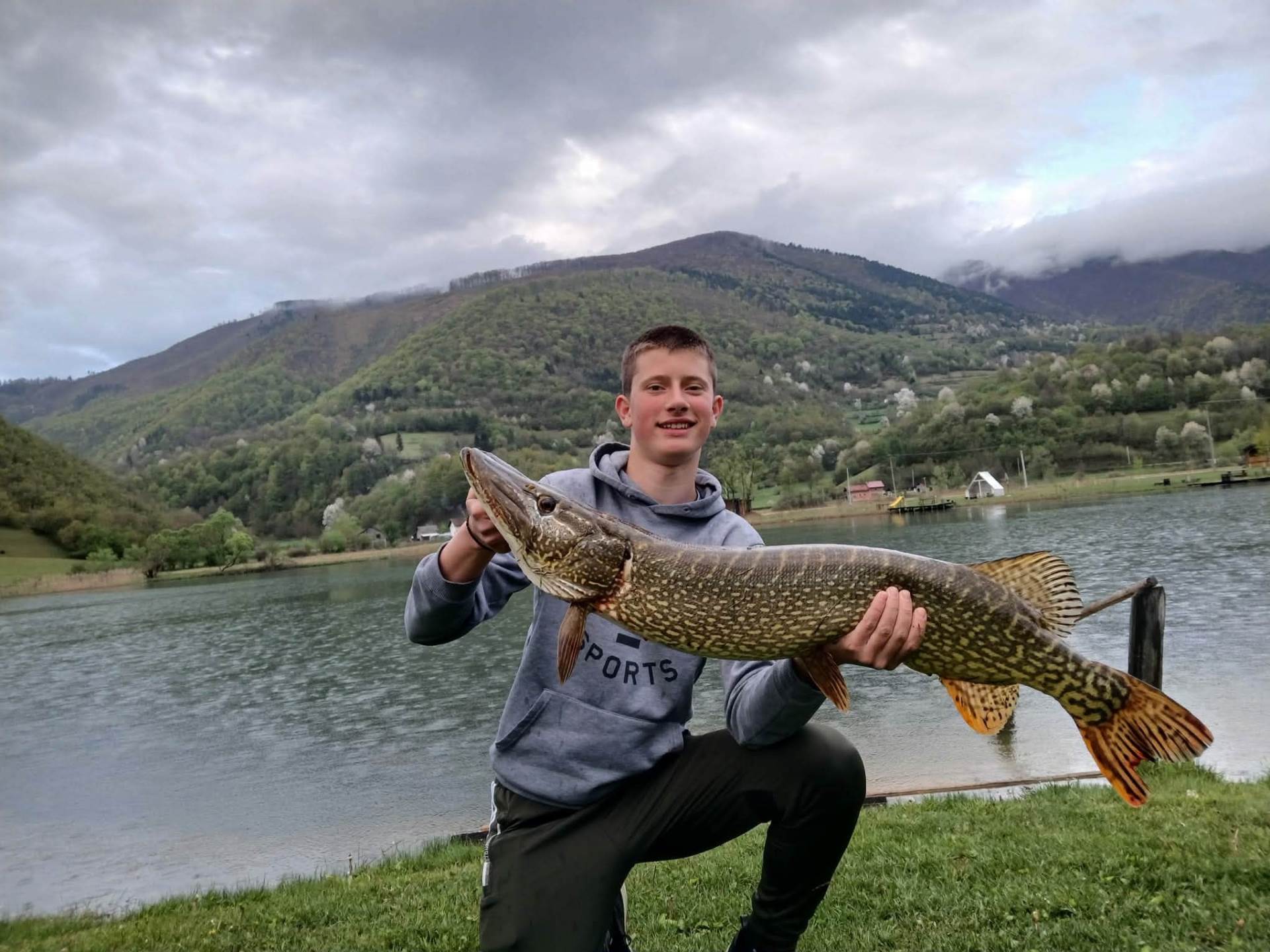  nikola savić ulovio štuku od 7 kg na jezeru Đol 