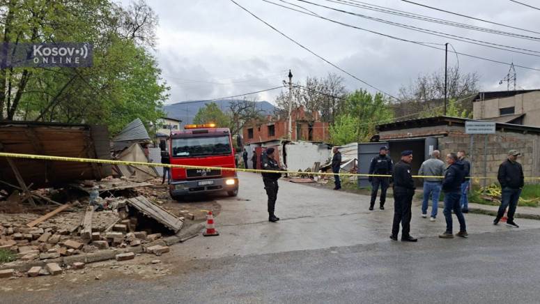  Bageri u Sjevernoj Mitrovici: Srušene garaže u vlasništvu Srba, tvrde da je sve urađeno bez odobrenja inspekcije 