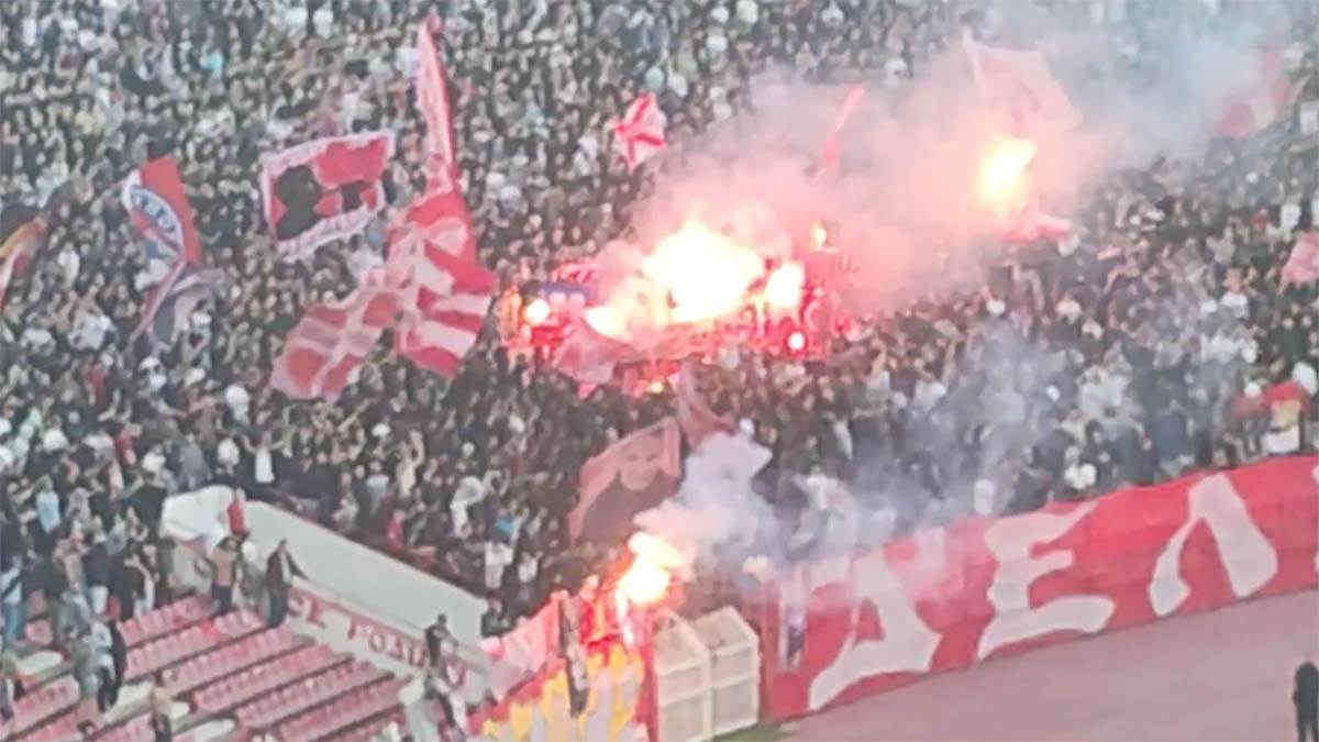  Delije palile hrvatske zastave na derbiju Zvezda - Partizan 