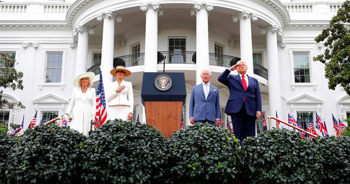  Tramp i Melanija razmjenili poklone sa Čarlsom i Kamilom 