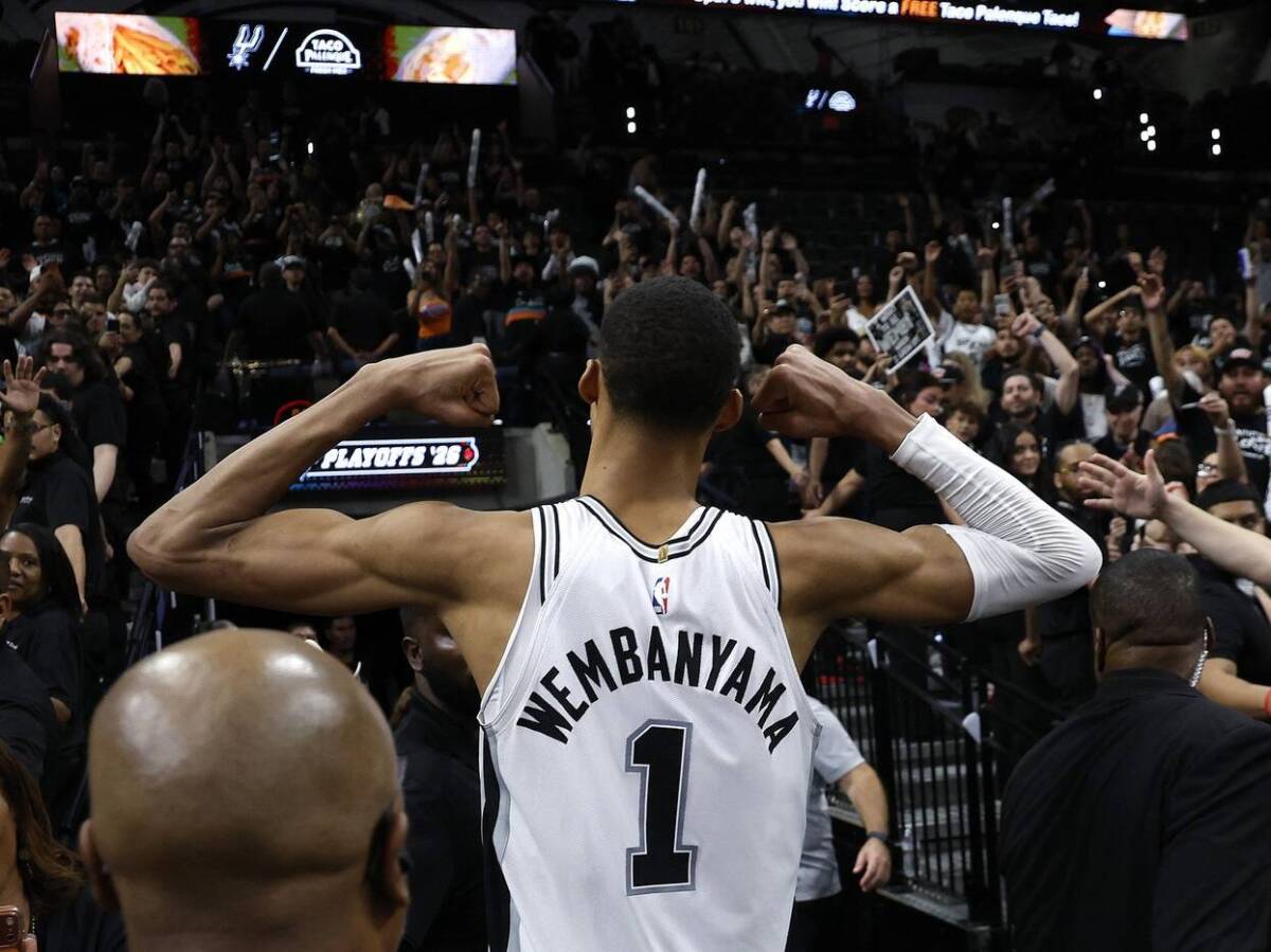  viktor vembanjama ceka jokica u plejofu 