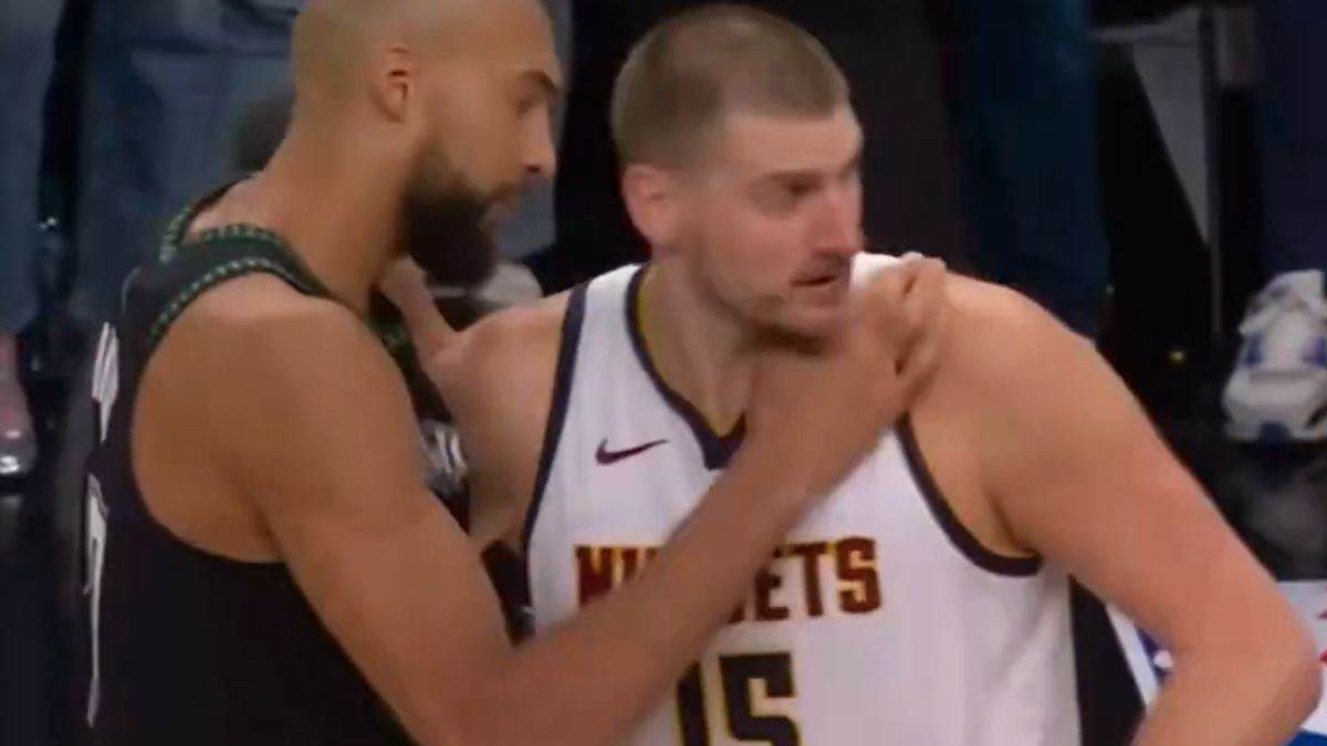  Jokic cestitao svim igracima minesote poslije poraza 
