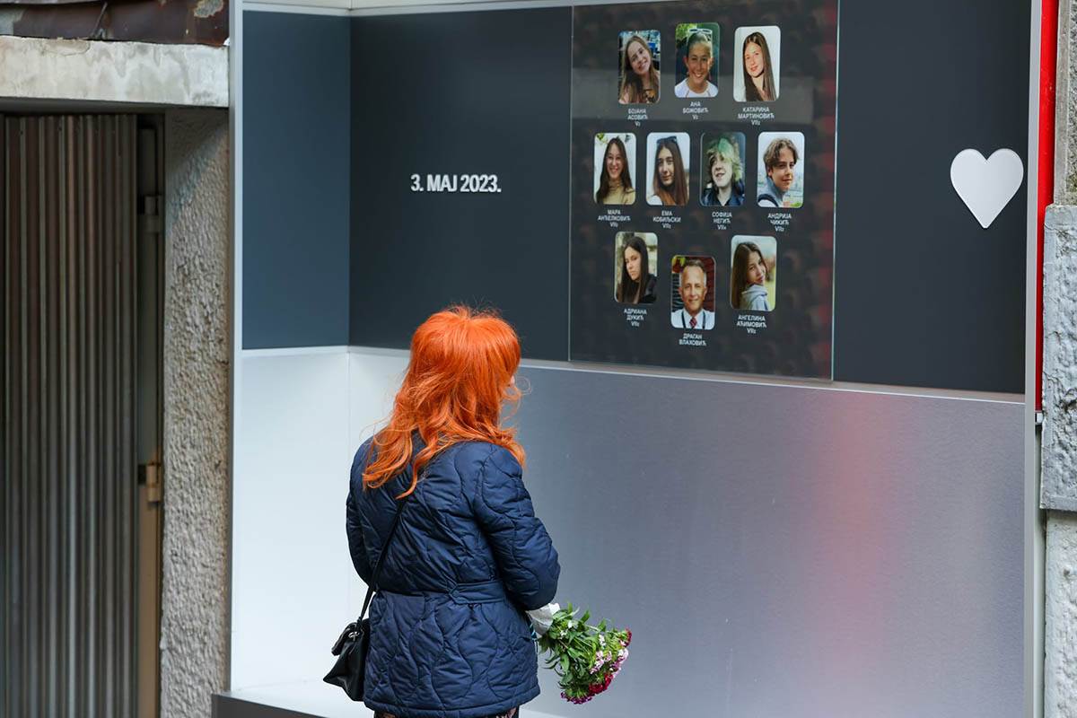  Porodice ubijenih u OŠ "Vladislav Ribnikar" odale počast u vrijeme zločina 
