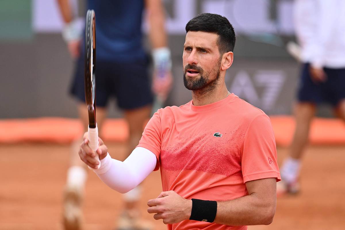  Novak Đoković izgubio trening meč od Artura Fisa 