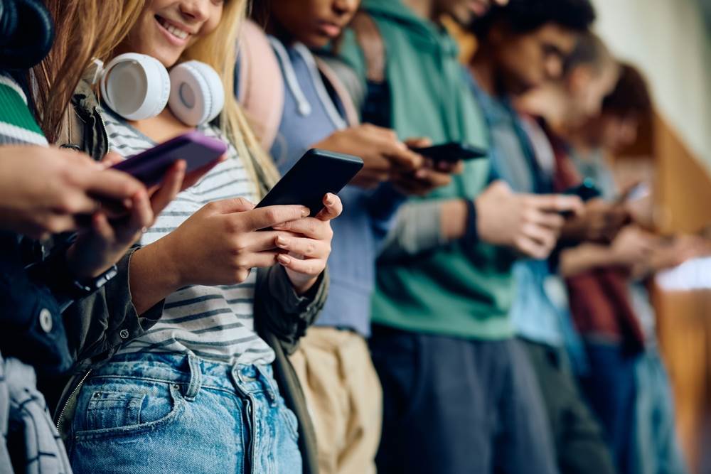  Da li zabrana mobilnih telefona u školama daje rezultate? Studije pokazale šta se postiglo 