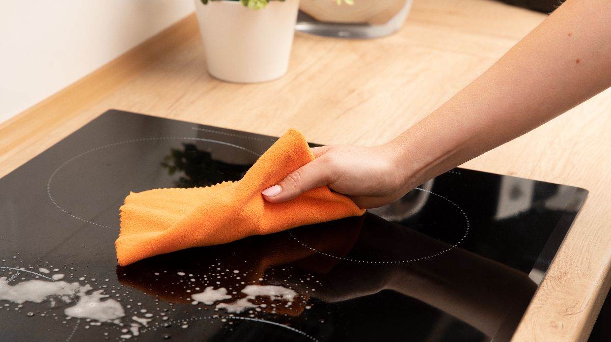  Čišćenje indukcione ploče 