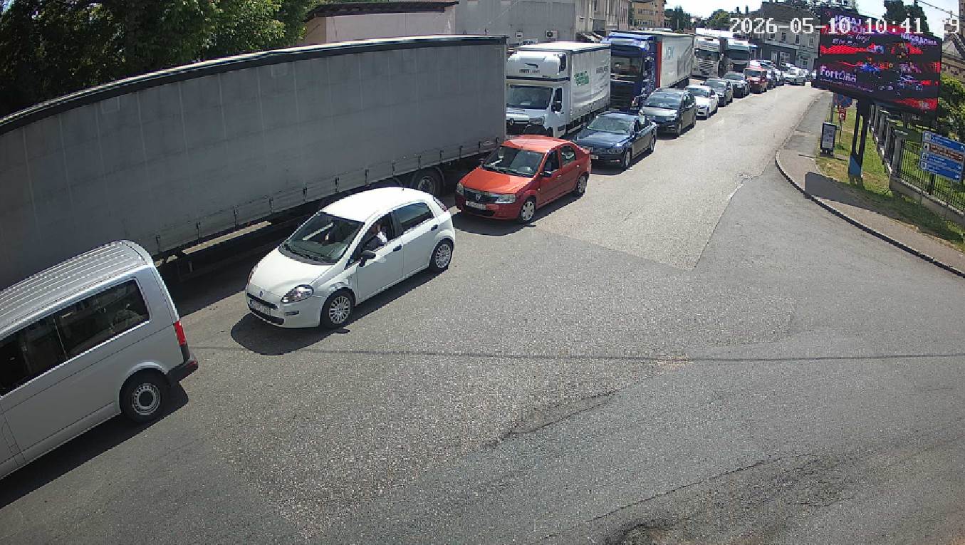 Gužva na graničnom prelazu u Gradišci 