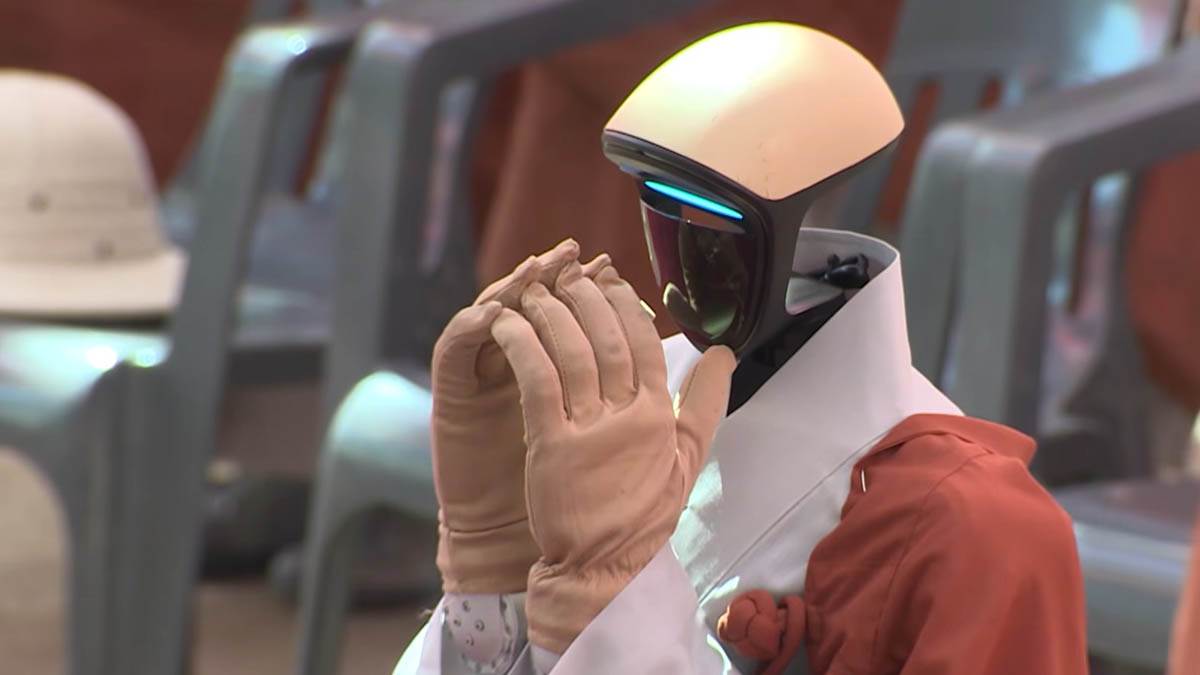  budistički hram uključio robota u ceremoniju 